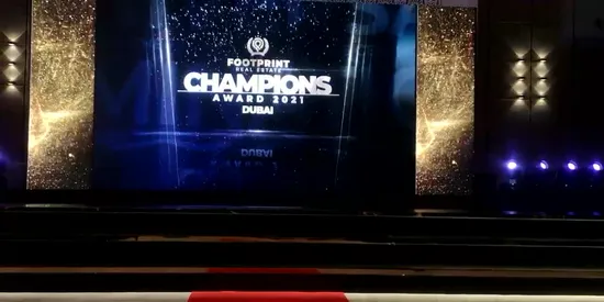 Insegna pubblicitaria a colori ad alta definizione a passo fine, videowall a LED, display LED a passo piccolo per interni